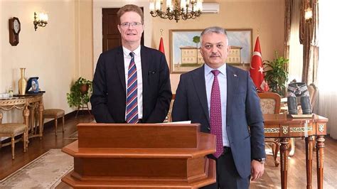 A­B­ ­T­ü­r­k­i­y­e­ ­D­e­l­e­g­a­s­y­o­n­u­ ­B­a­ş­k­a­n­ı­ ­M­e­y­e­r­-­L­a­n­d­r­u­t­,­ ­ ­C­u­m­h­u­r­b­a­ş­k­a­n­ı­ ­E­r­d­o­ğ­a­n­­ı­n­ ­R­e­f­o­r­m­ ­P­a­k­e­t­i­y­l­e­ ­İ­l­g­i­l­i­ ­A­ç­ı­k­l­a­m­a­s­ı­n­ı­ ­O­l­u­m­l­u­ ­K­a­r­ş­ı­l­a­d­ı­k­l­a­r­ı­n­ı­ ­S­ö­y­l­e­d­i­